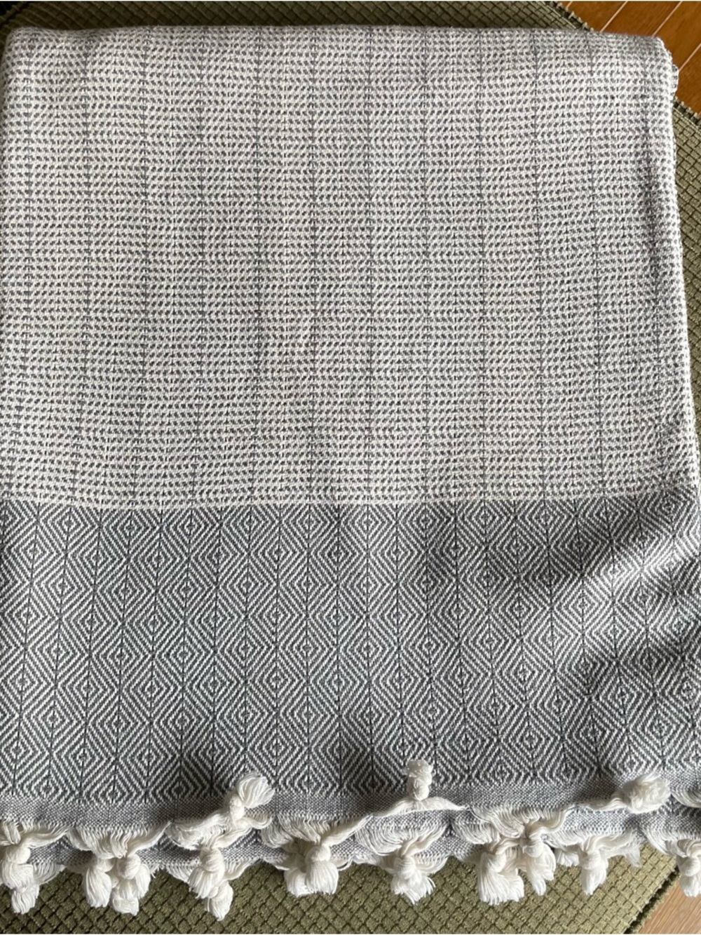 Stray & Wander Turkish Cotton Grey Diamond Tassel Throw Blanket